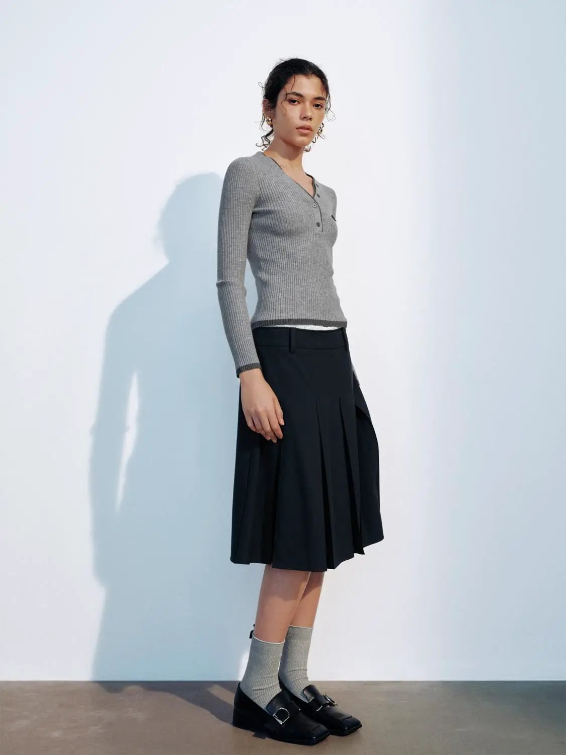 Ribbed Button Placket Bow V-neck Knit Long Sleeve T-shirt