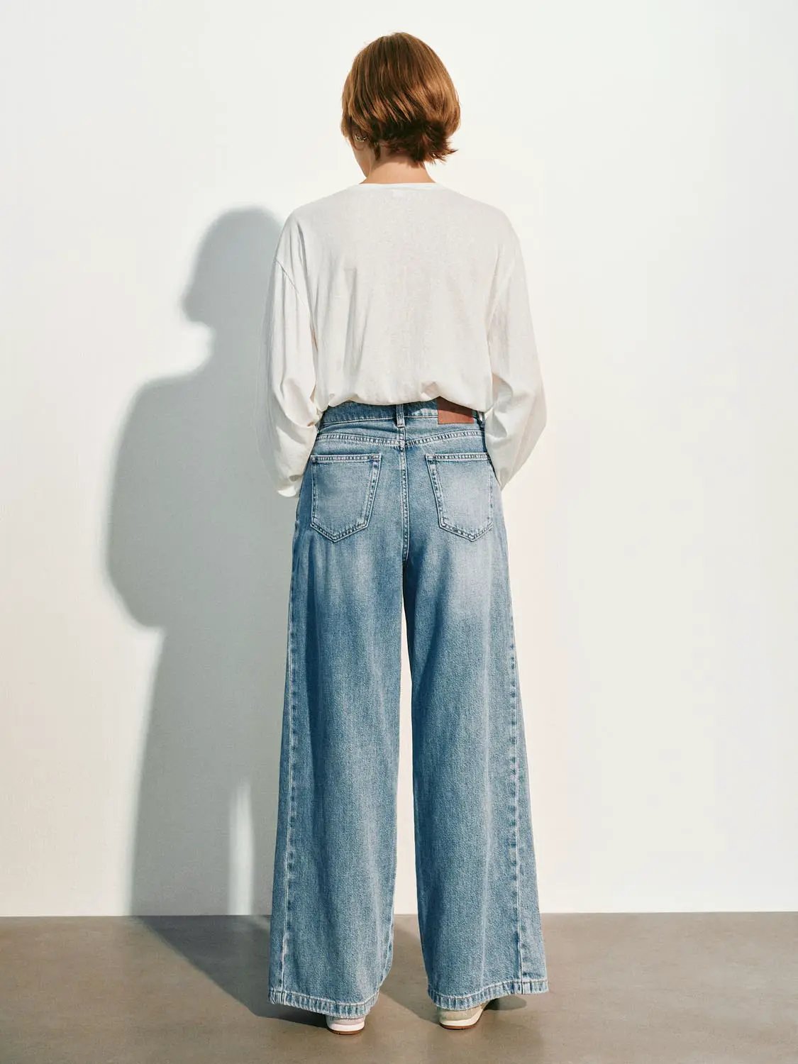 Light Wash Wide-leg High-waisted Cotton Blend Jeans