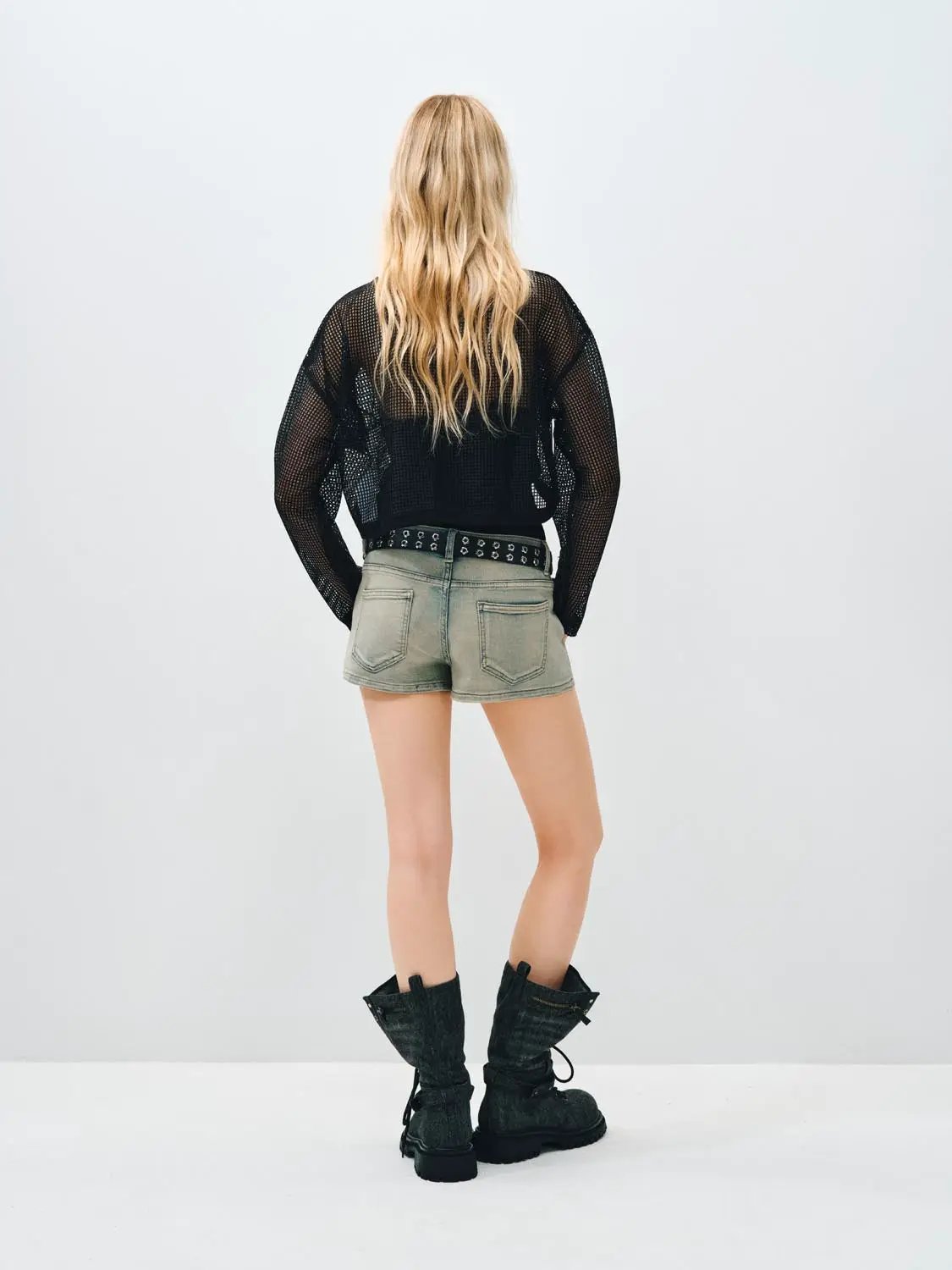 Light Wash Low Rise Rivet Belt Y2K Micro Denim Shorts