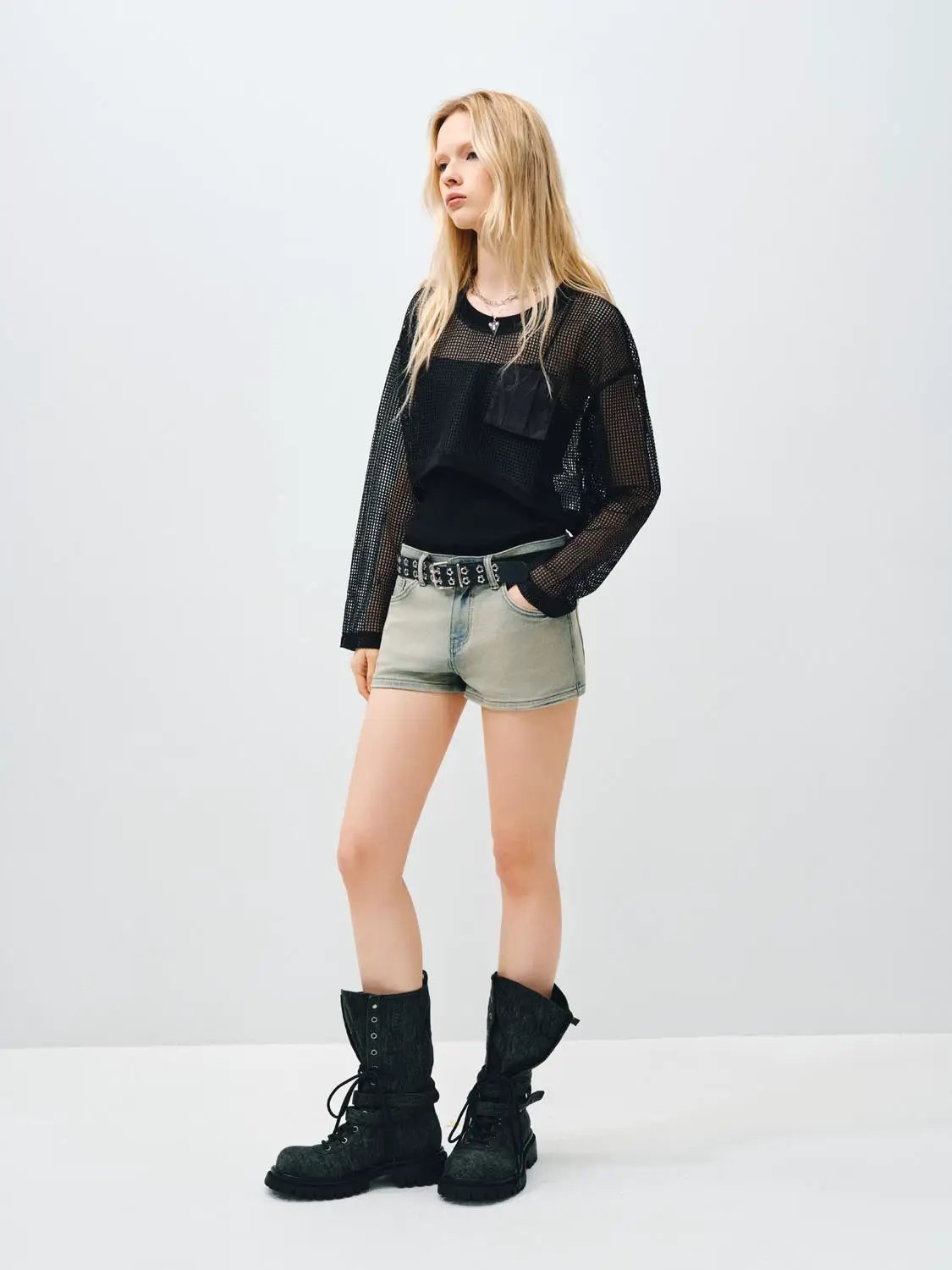 Light Wash Low Rise Rivet Belt Y2K Micro Denim Shorts