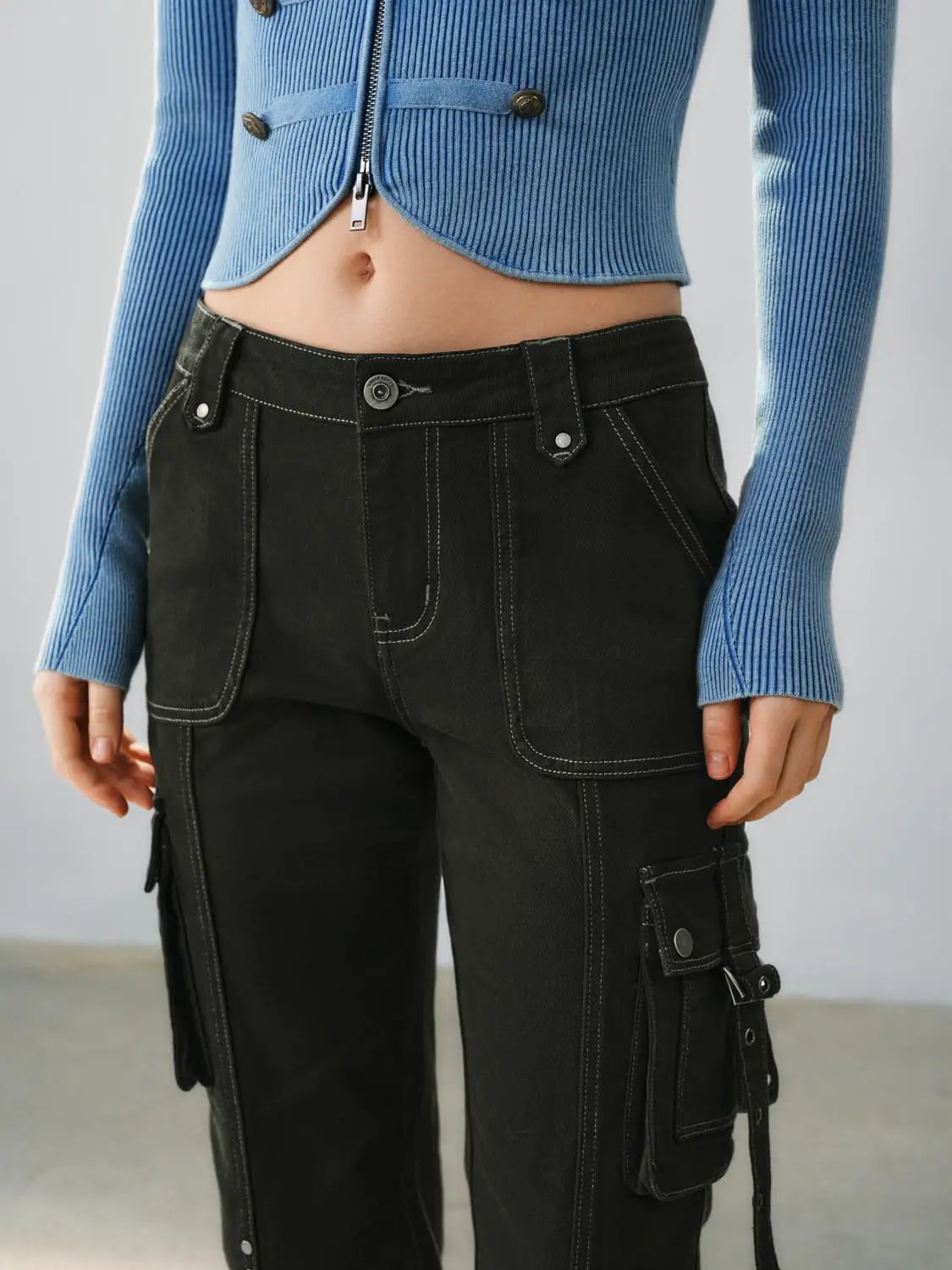 Contrast Stitch Mid-rise Cotton Blend Cargo Pants