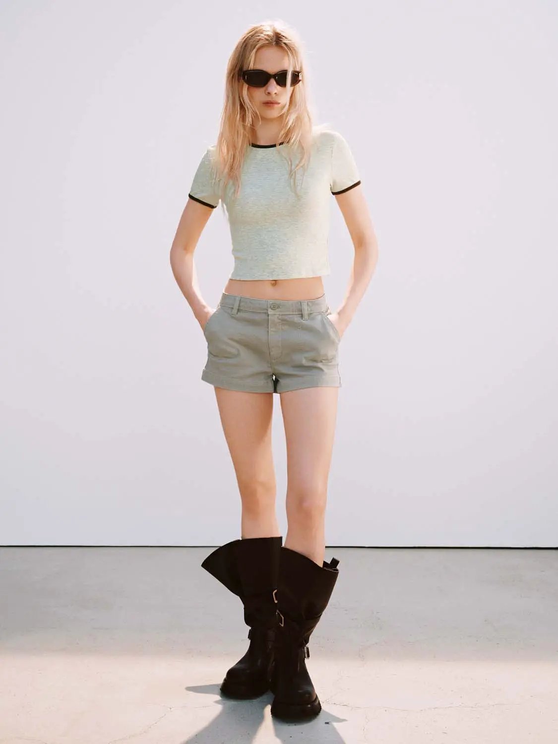 Slim Crew Neck Contrast Binding Short Sleeve Cropped Top