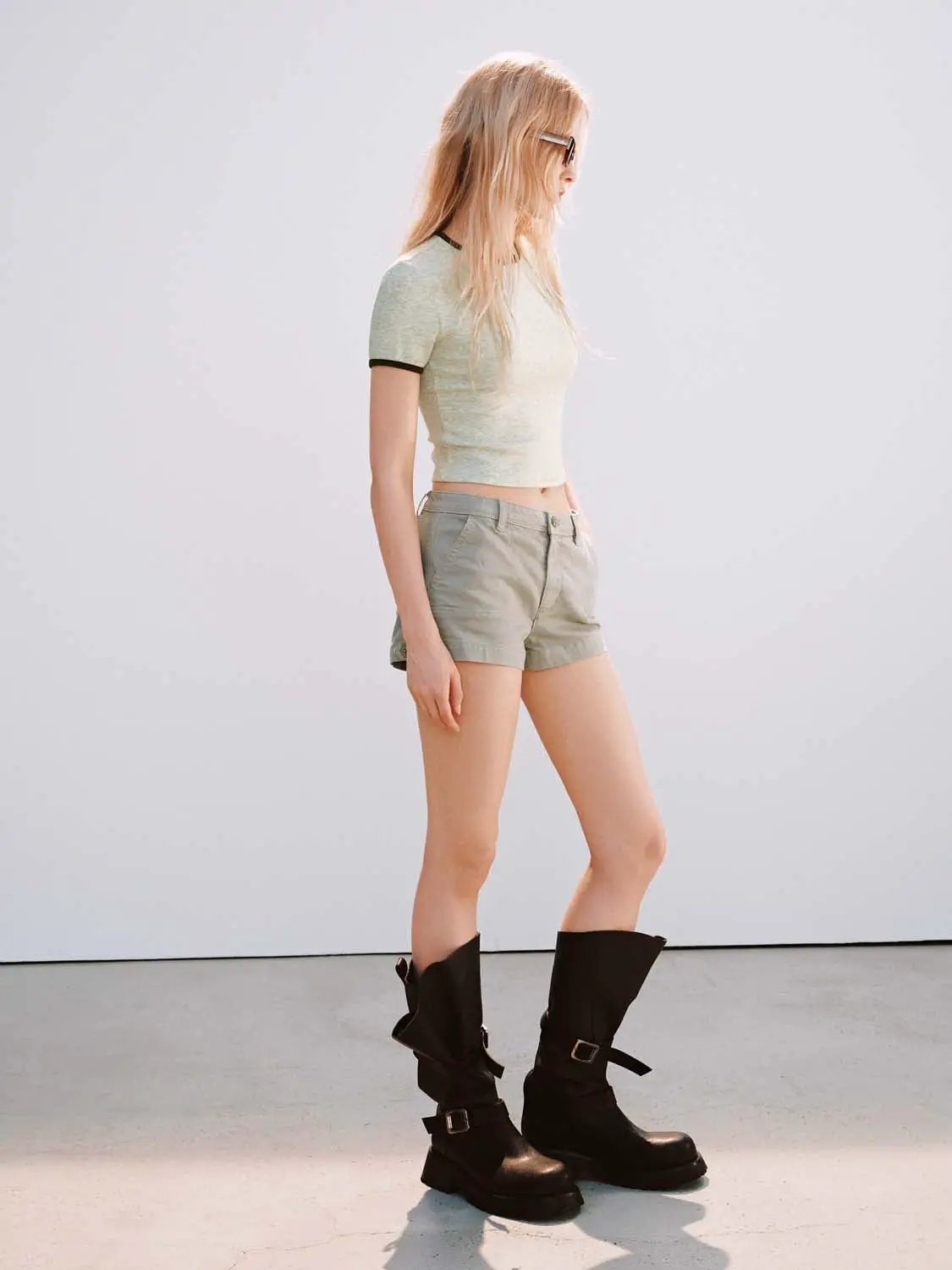 Slim Crew Neck Contrast Binding Short Sleeve Cropped Top
