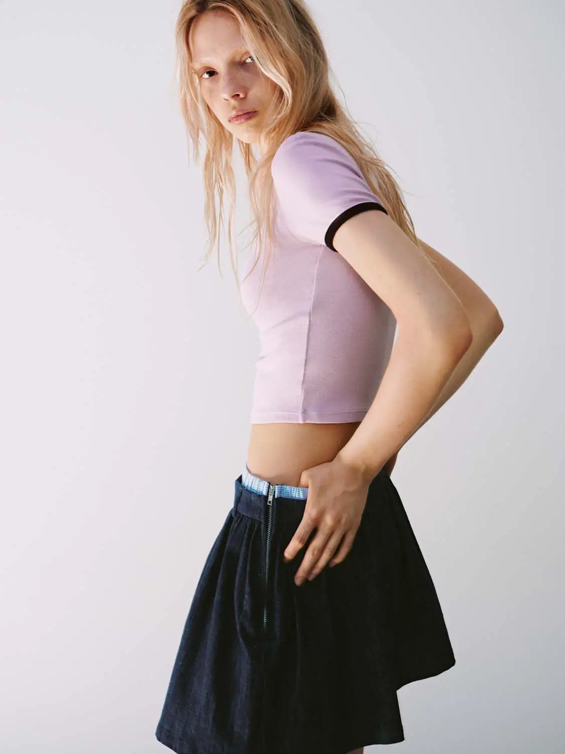 Slim Crew Neck Contrast Binding Short Sleeve Cropped Top