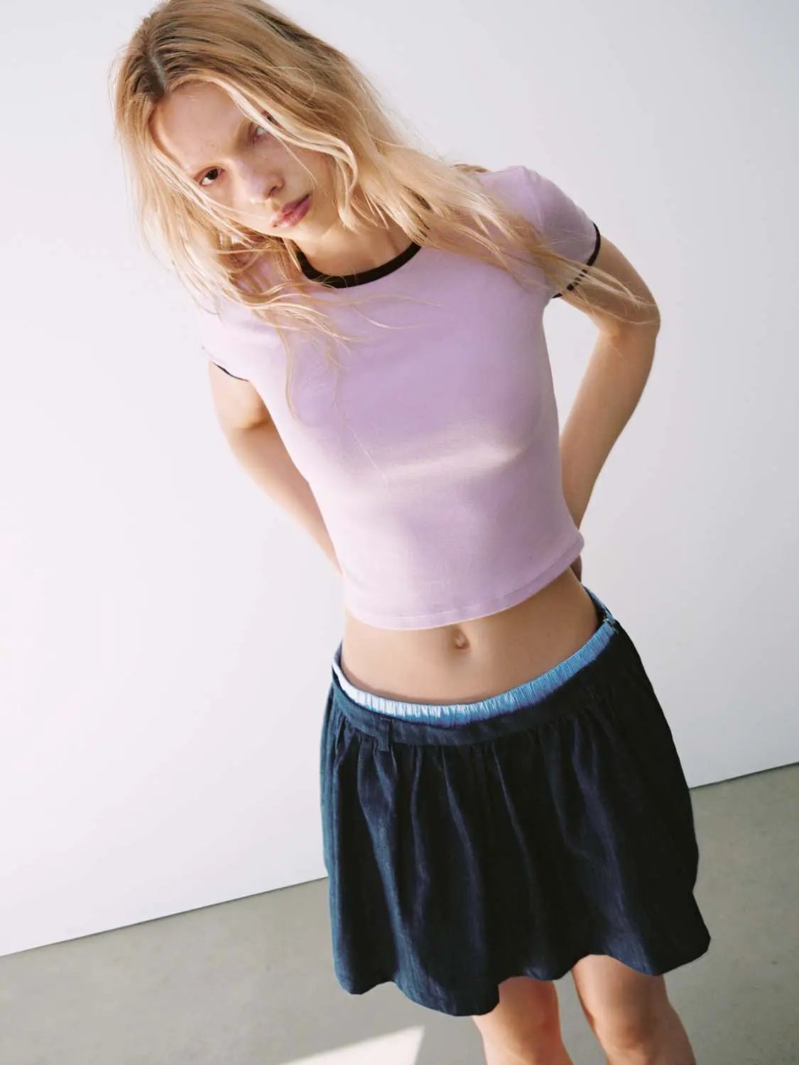 Slim Crew Neck Contrast Binding Short Sleeve Cropped Top