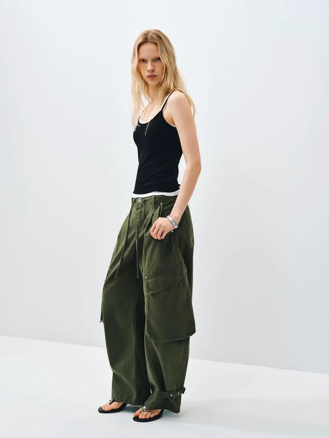 Layered Contrast Trim Slim Fit Crop Camisole Tank Top