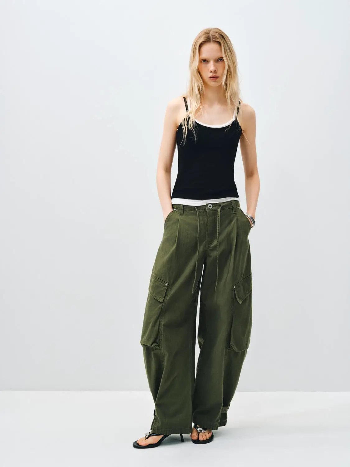 Layered Contrast Trim Slim Fit Crop Camisole Tank Top