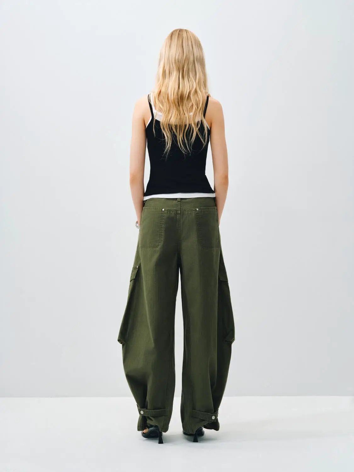 Layered Contrast Trim Slim Fit Crop Camisole Tank Top
