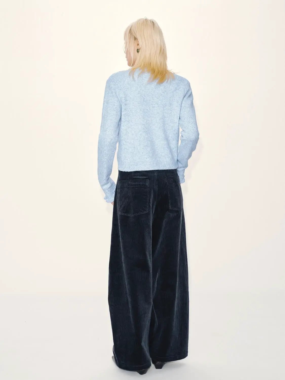 3D Bow Applique Crew Neck Cropped Knit Cardigan