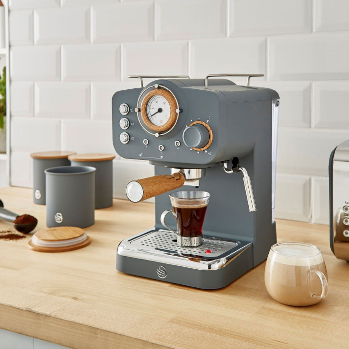 Swan Pump Espresso Coffee Machine SK22110GRYN