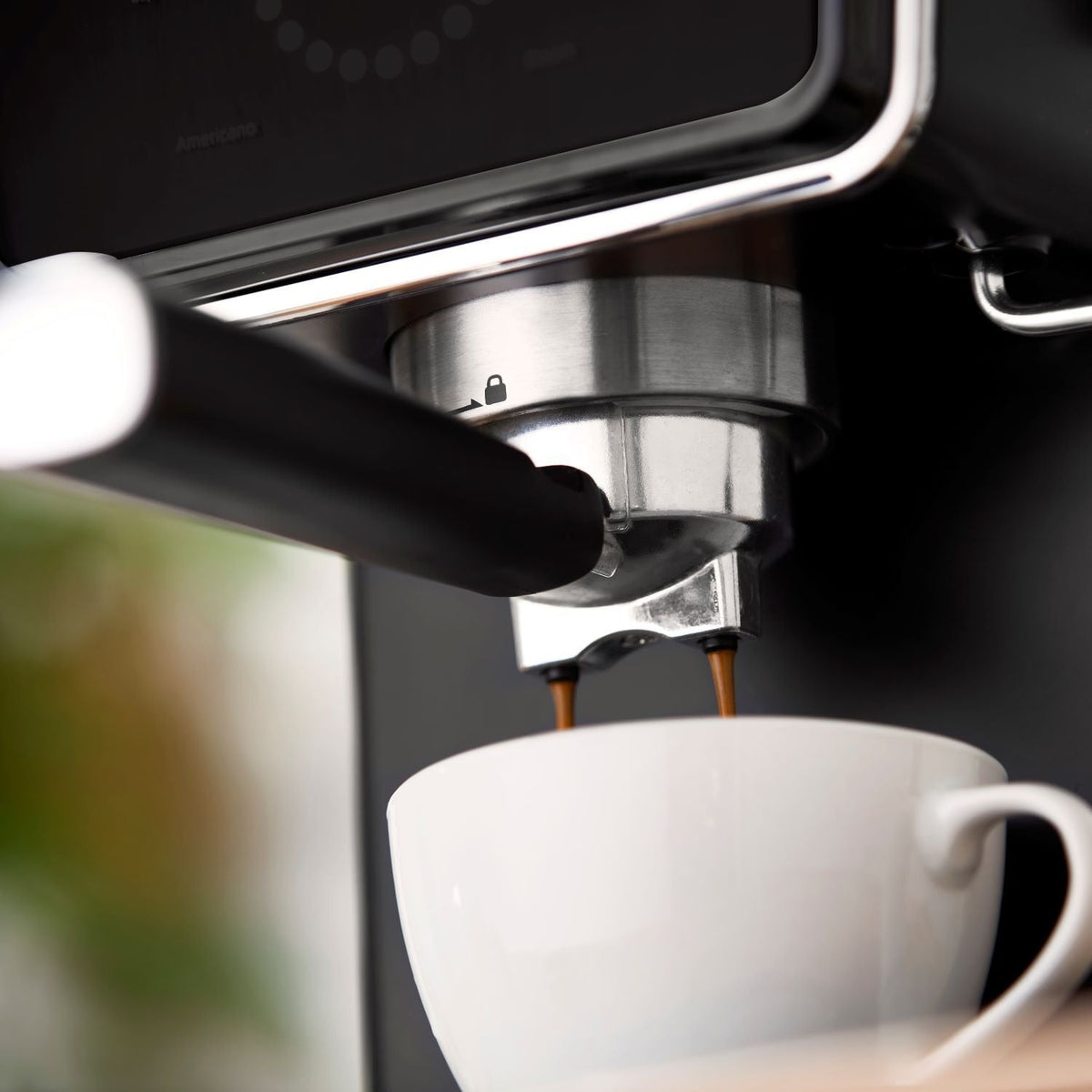 Swan Digital Coffee Machine with Milk Frother