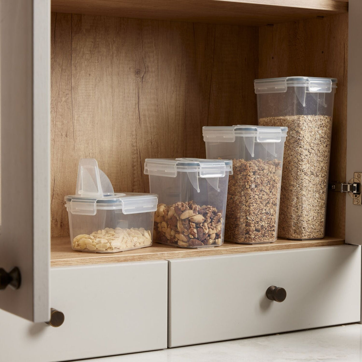 4 Lakeland Rectangular Clip Boxes with Spouts