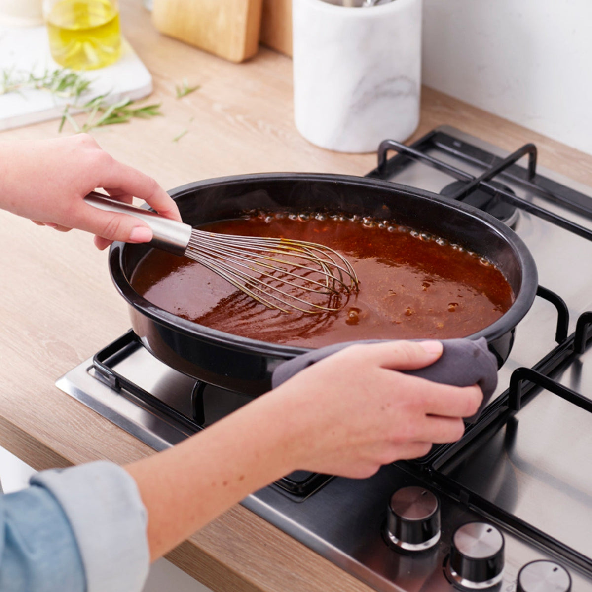 Enamel Self Basting Oval Roasting Tin with Lid