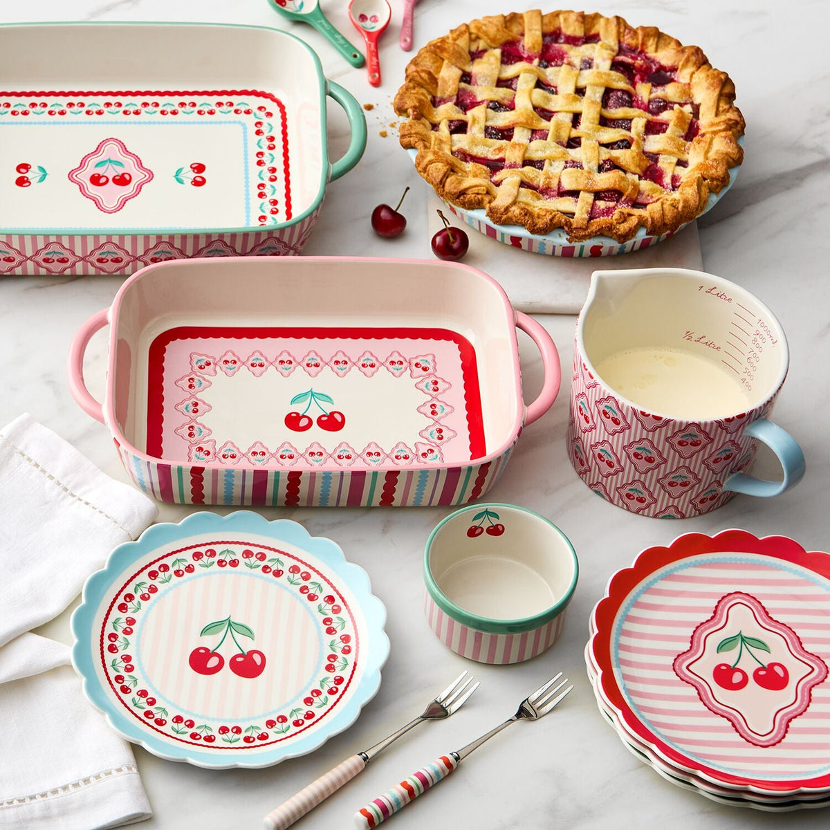 Lakeland Cherry Delight Medium Baking Dish