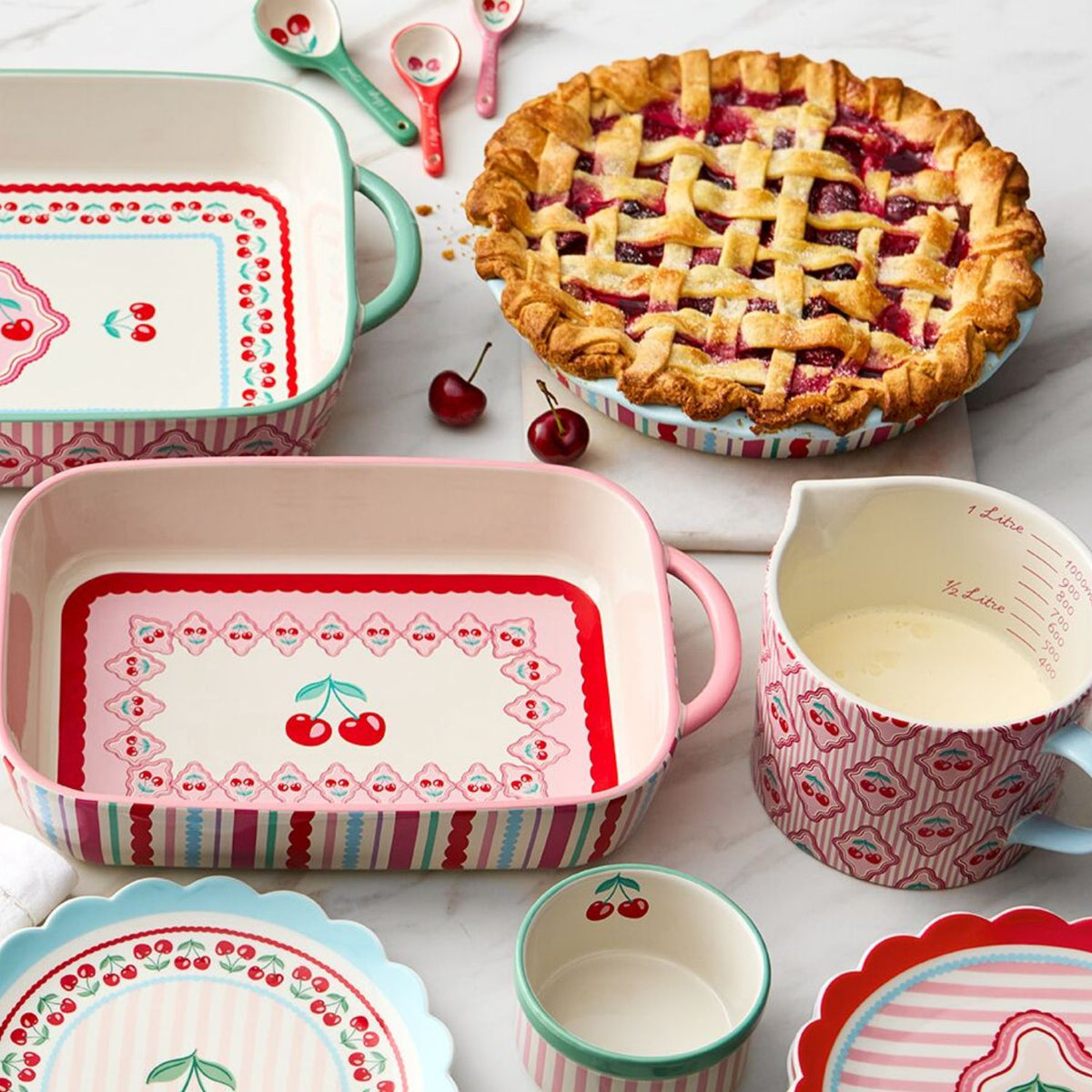 Lakeland Cherry Delight Pie Dish