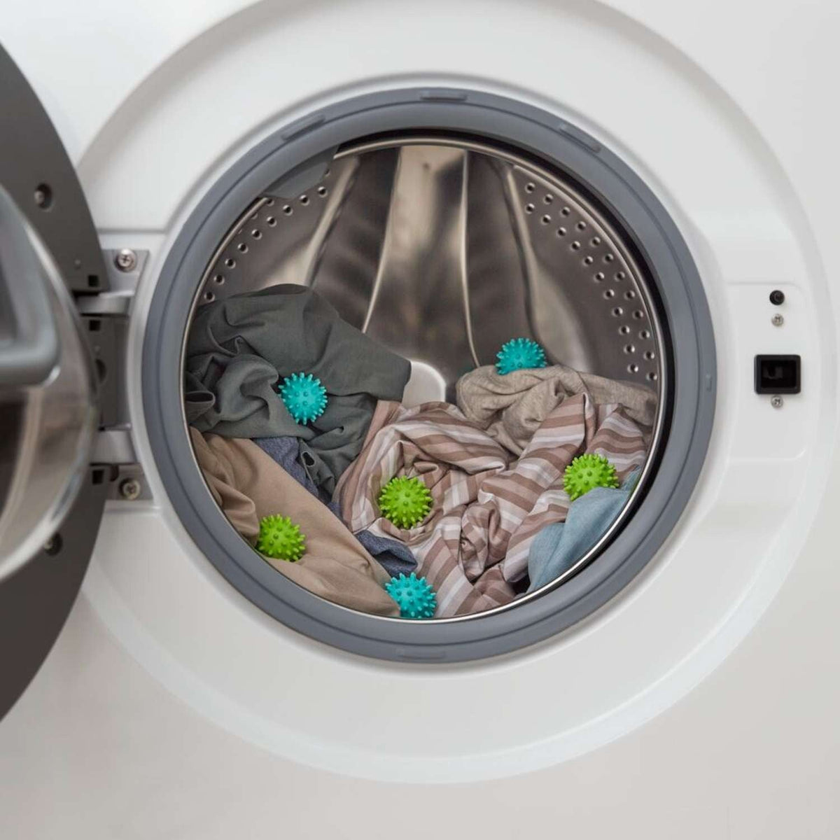 8 Dolly Washing Balls with Cotton Bag