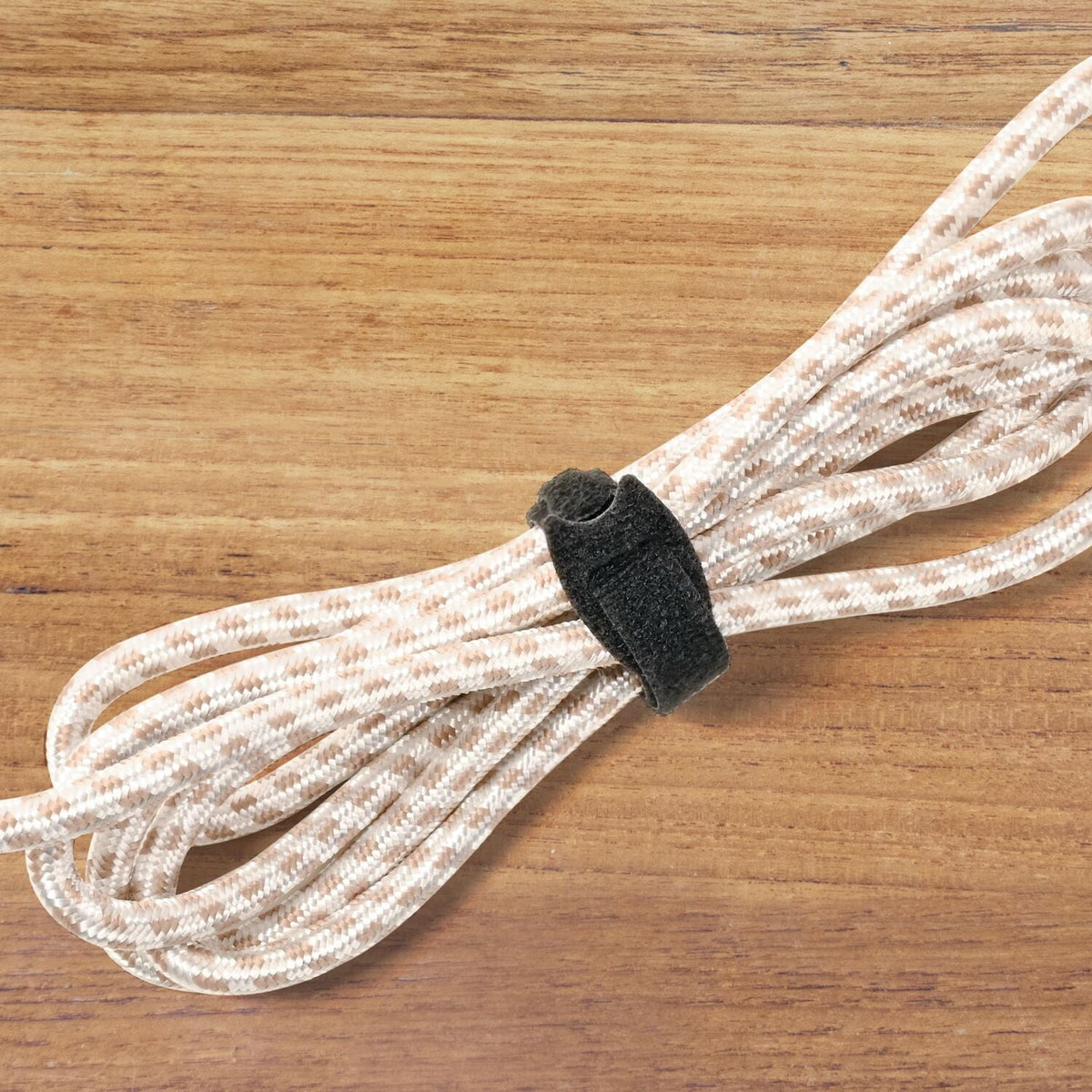 Lakeland Cable Hook and Loop Organisers – Pack of 15
