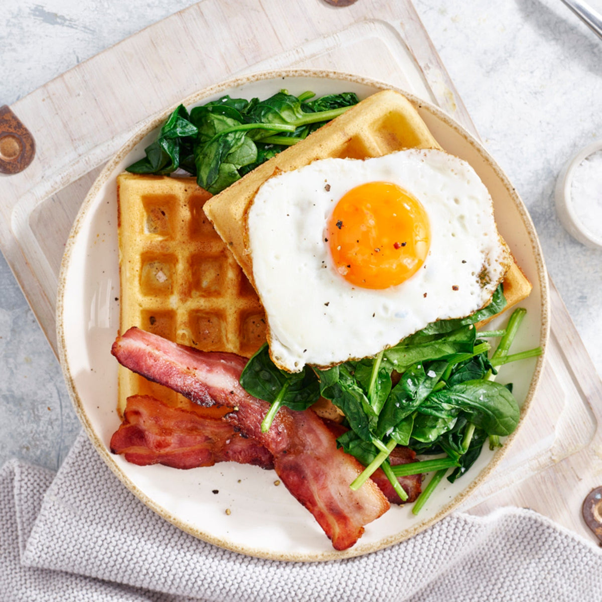 Lakeland No Mess Electric Waffle Maker – Makes 4 Waffles At Once Ready In 3 Minutes
