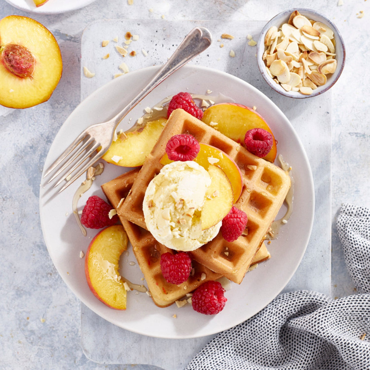 Lakeland No Mess Electric Waffle Maker – Makes 4 Waffles At Once Ready In 3 Minutes