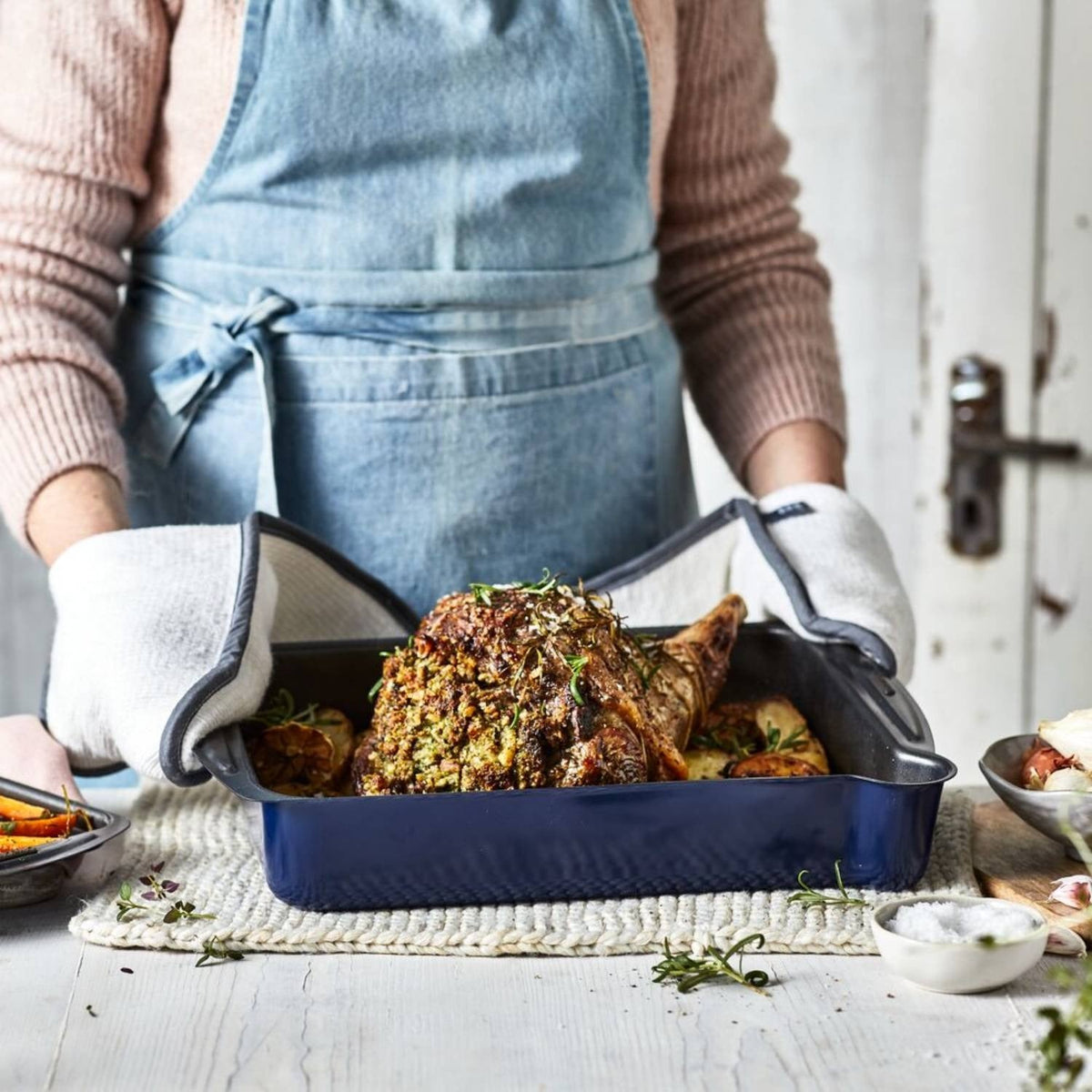 Lakeland Standard Roasting Tin with Pouring Lip