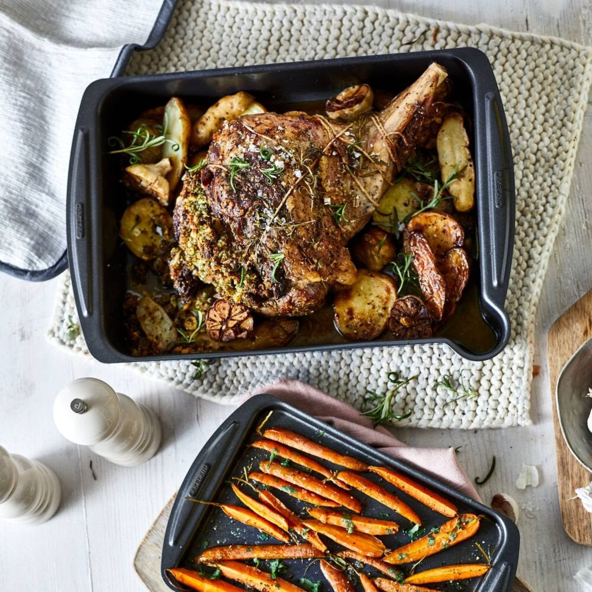Lakeland Standard Roasting Tin with Pouring Lip