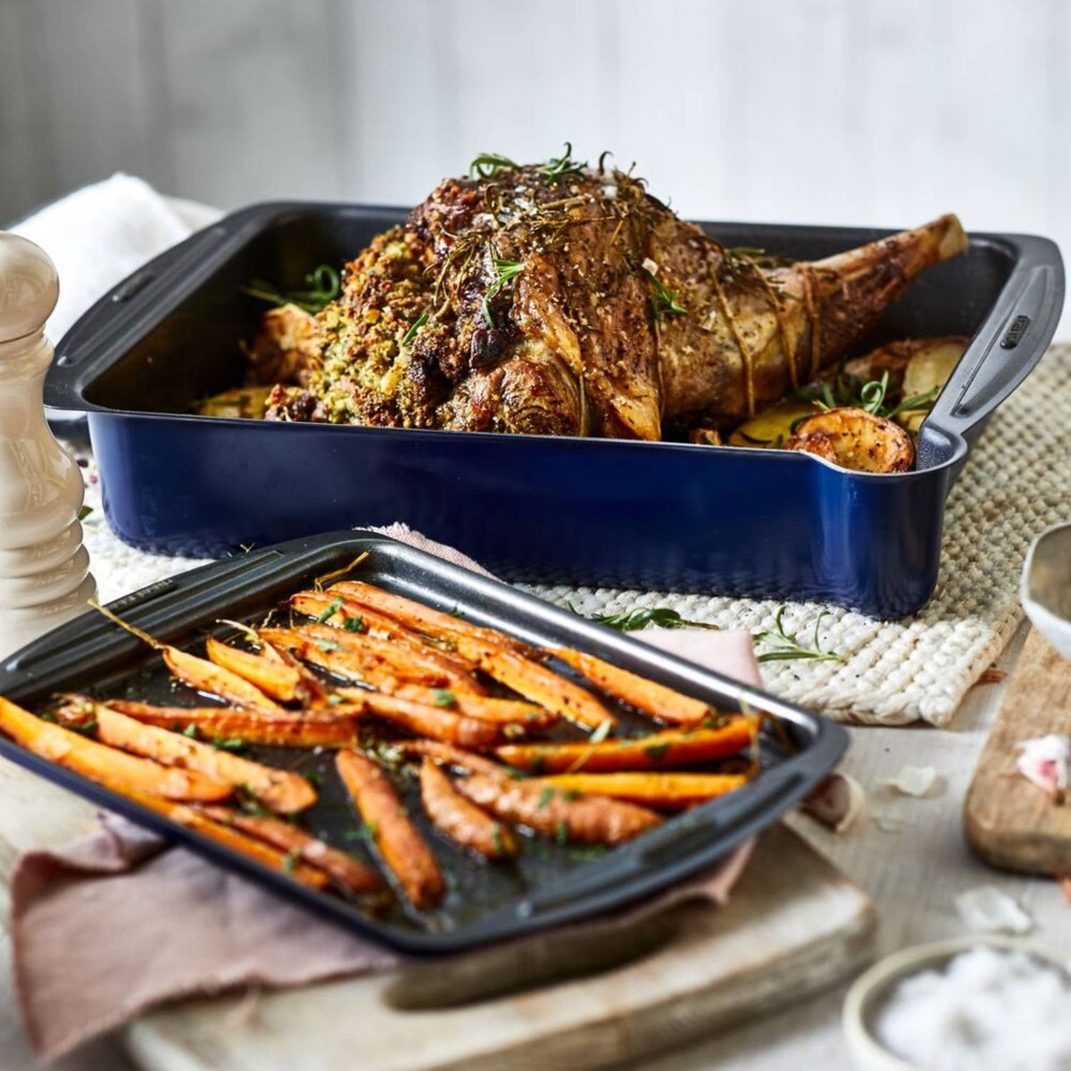 Lakeland Standard Roasting Tin with Pouring Lip