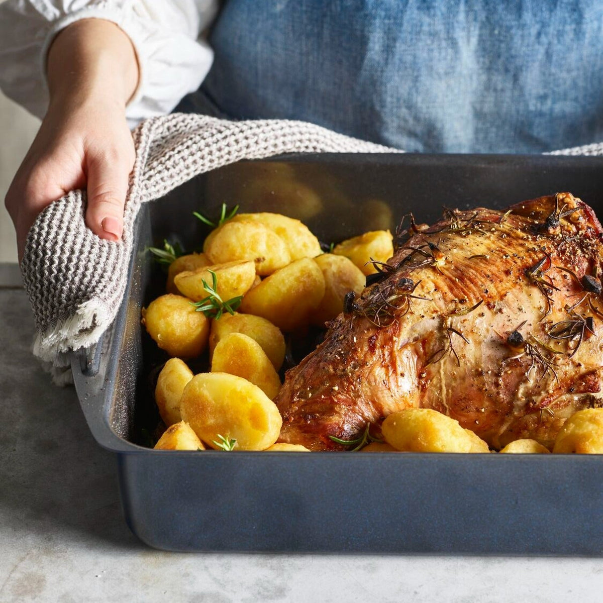 Lakeland Large Roasting Tin with Pouring Lip