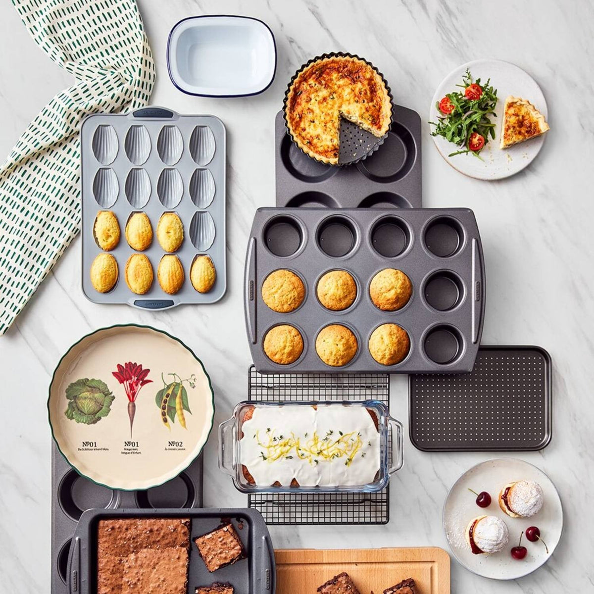 Lakeland 12 Hole Loose Based Mini Sandwich Tin
