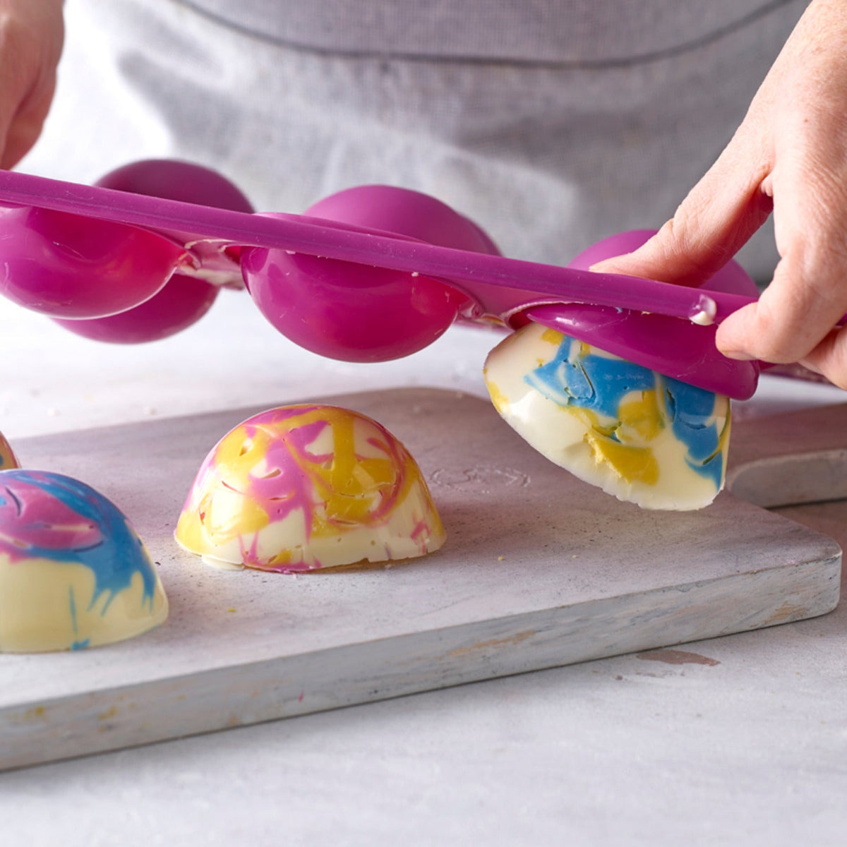 Reinforced Silicone 12-Cup Hemisphere Pan