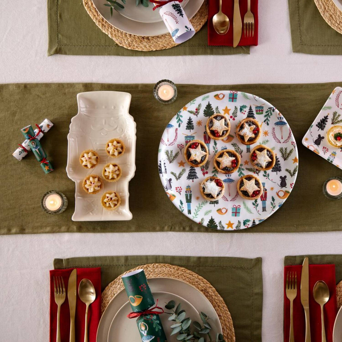 6 Lakeland Nutcracker Mini Crackers