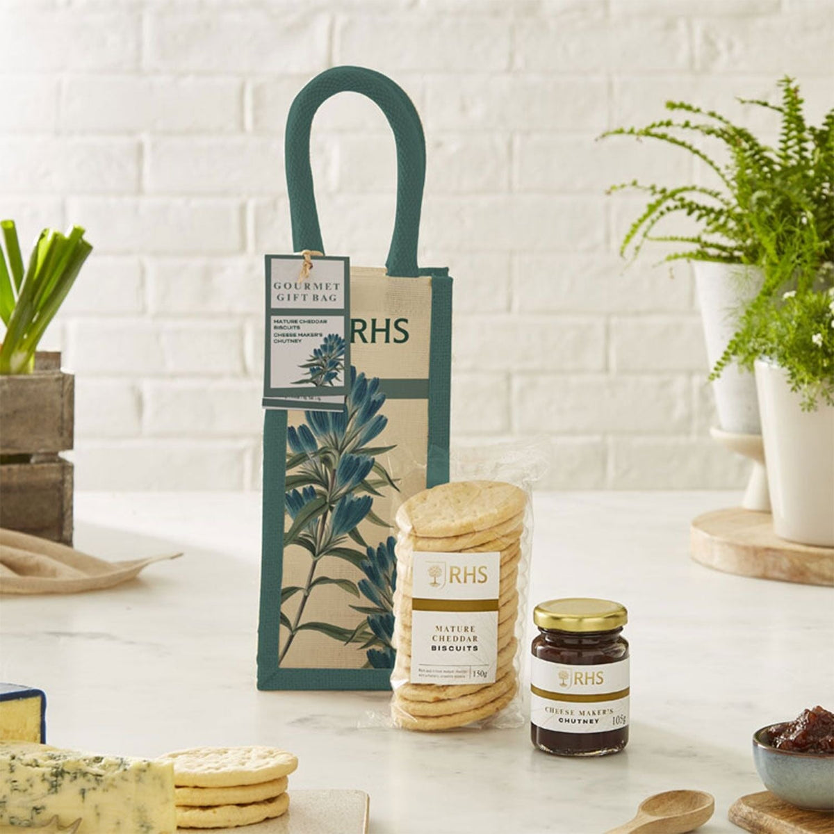 RHS Mature Cheddar Biscuits and Chutney Gift Bag