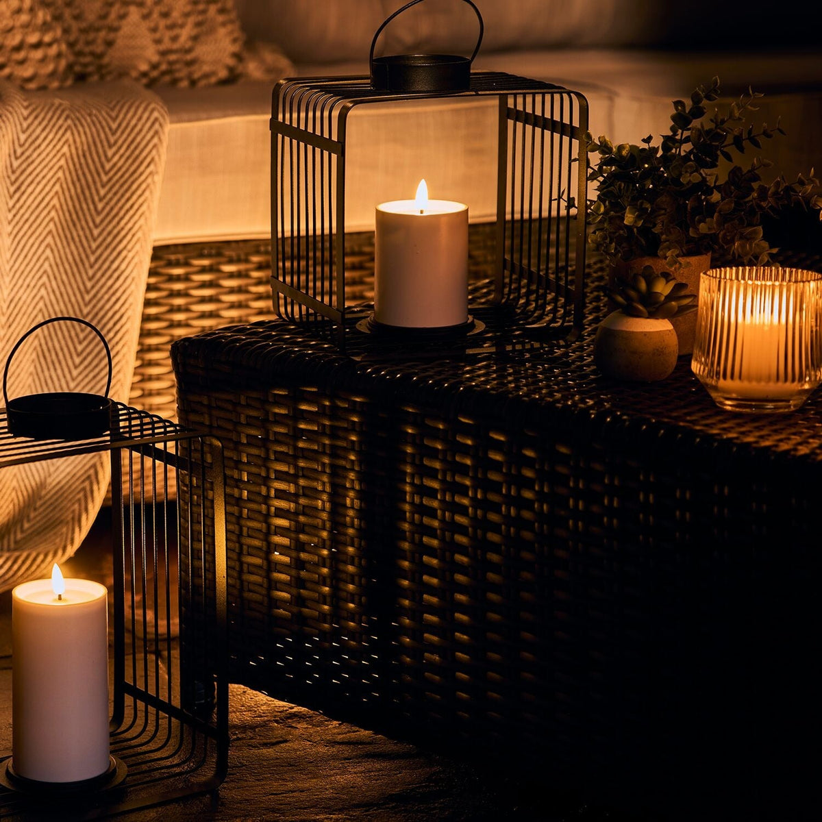 Lakeland Black Metal Cage Light