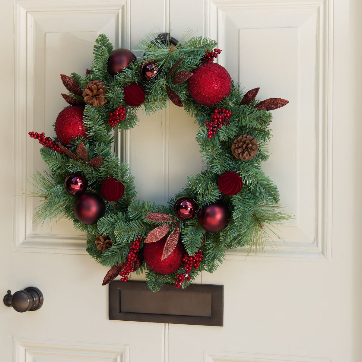 Lakeland Red and Green Wreath 60cm