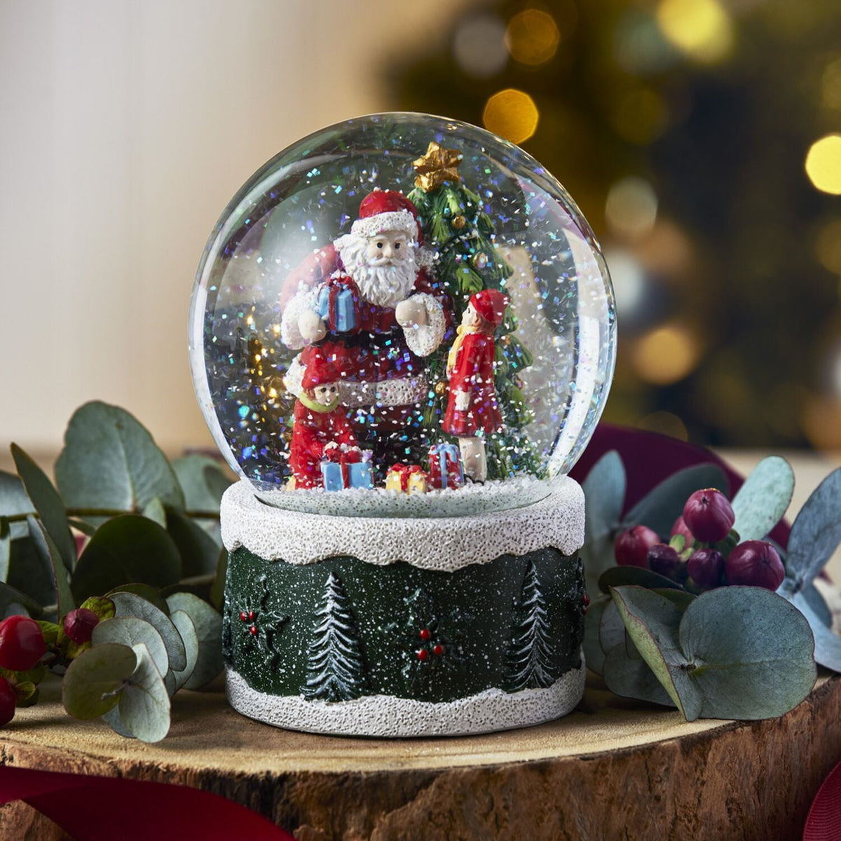 Lakeland Santa Snowglobe