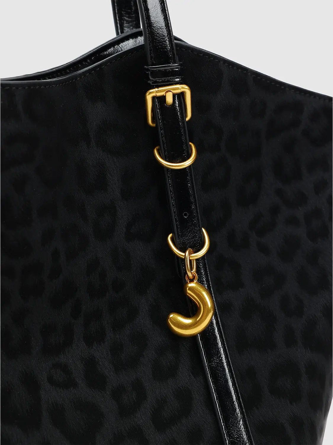 Leopard Print Pu Leather Bag Charm Detailing Shoulder Bag