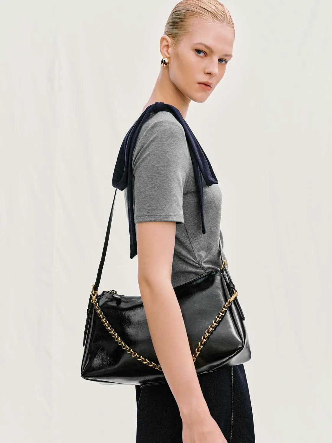 Black Gold Chain Artificial Leather Shoulder Bag