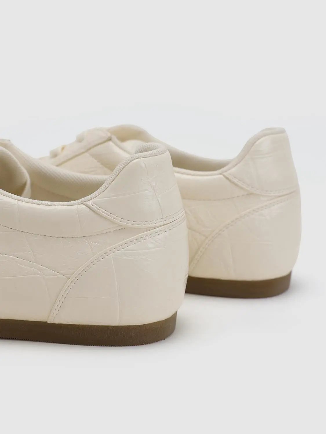 Lace-up Plain Round Toe Rubber Sole Sneakers