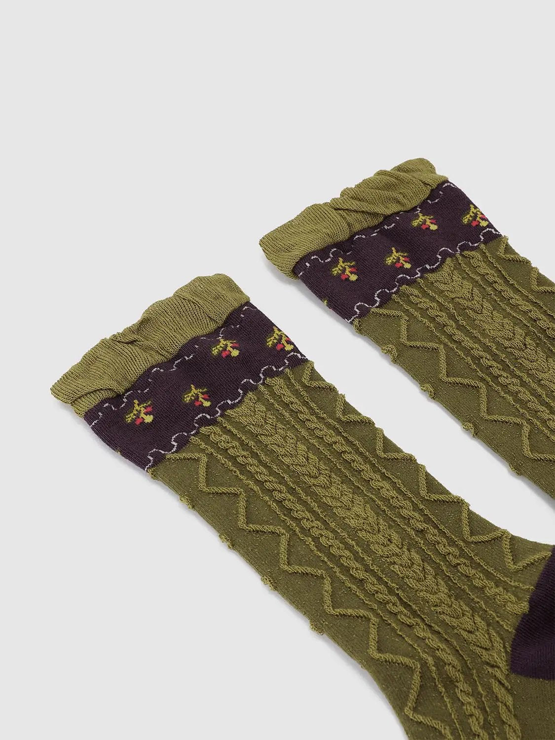 Ruffled Cable Knit Floral Band Brown Socks