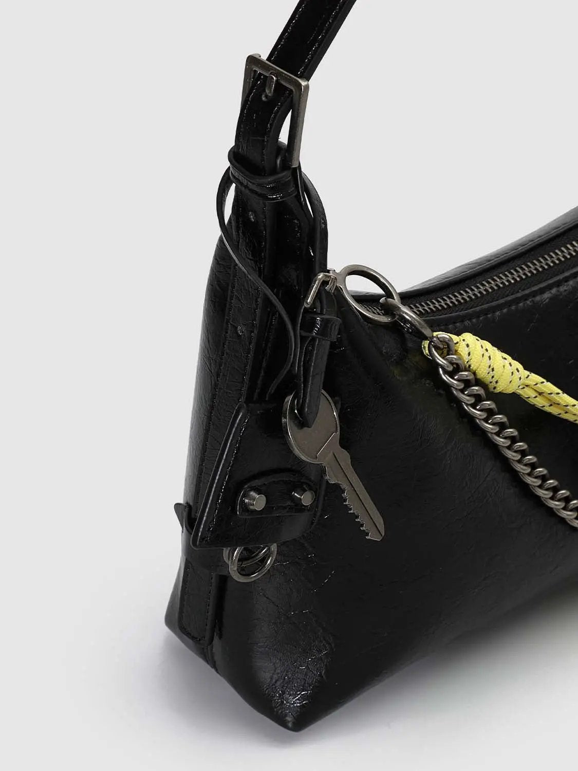 Solid Color Chain Decor Casual Shoulder Handbag