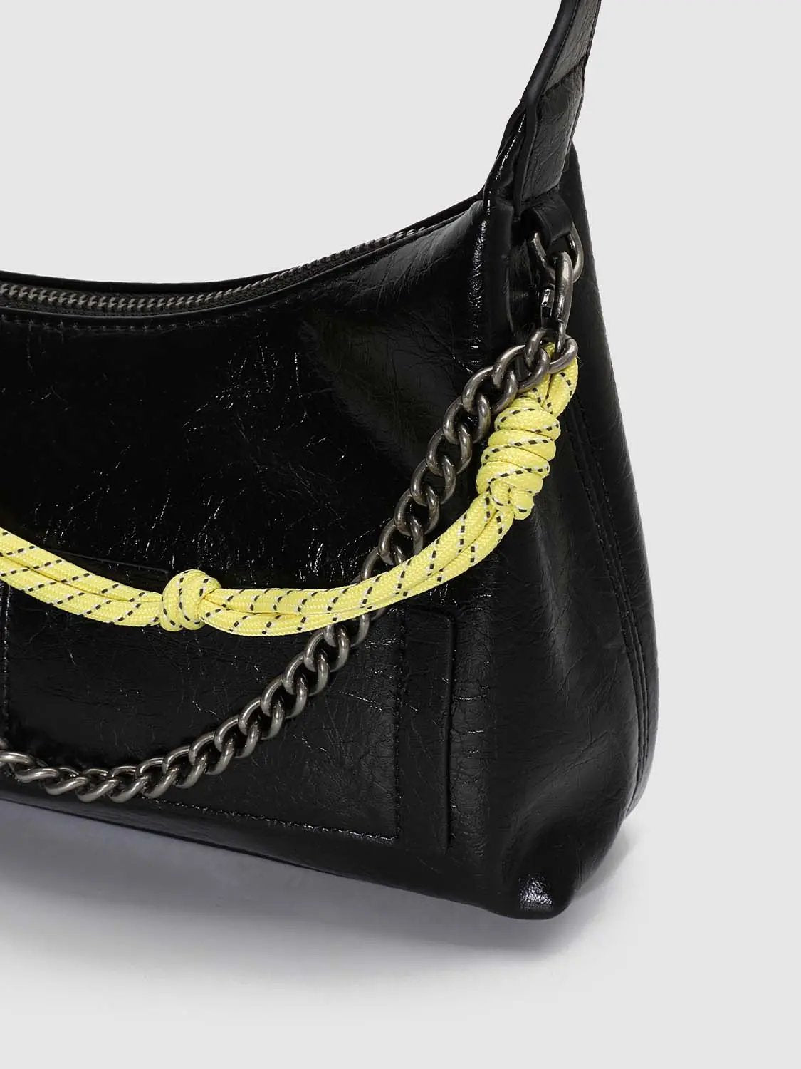 Solid Color Chain Decor Casual Shoulder Handbag