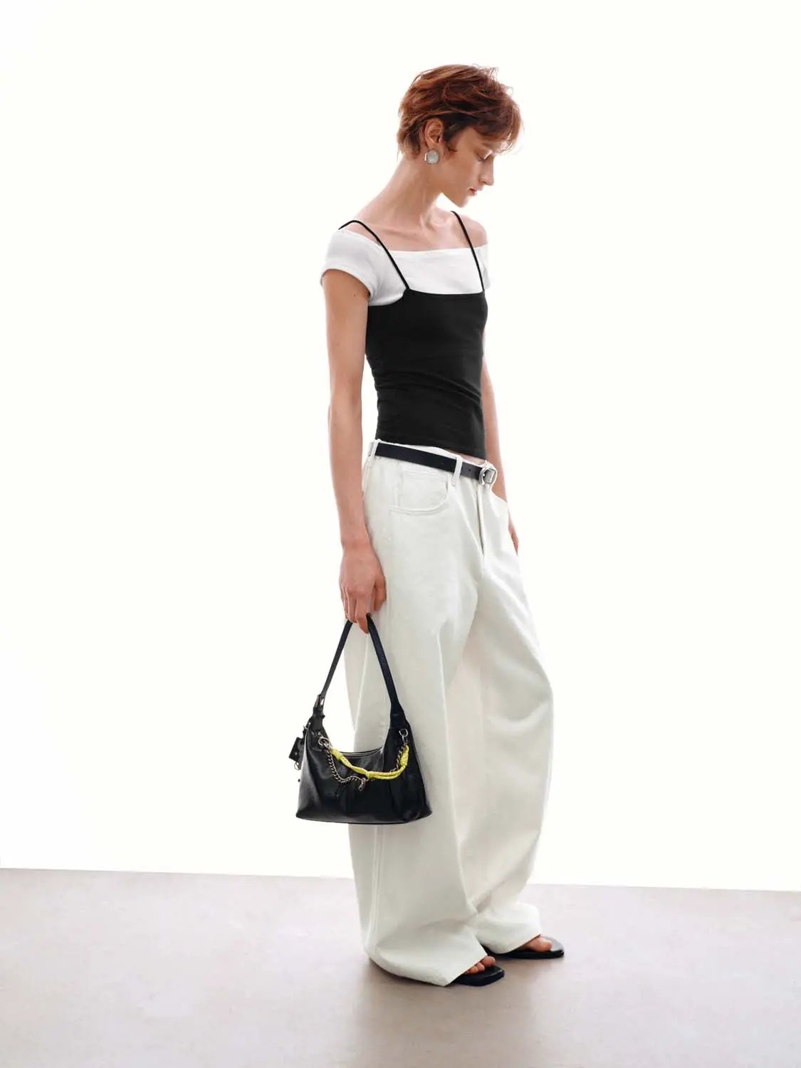 Solid Color Chain Decor Casual Shoulder Handbag