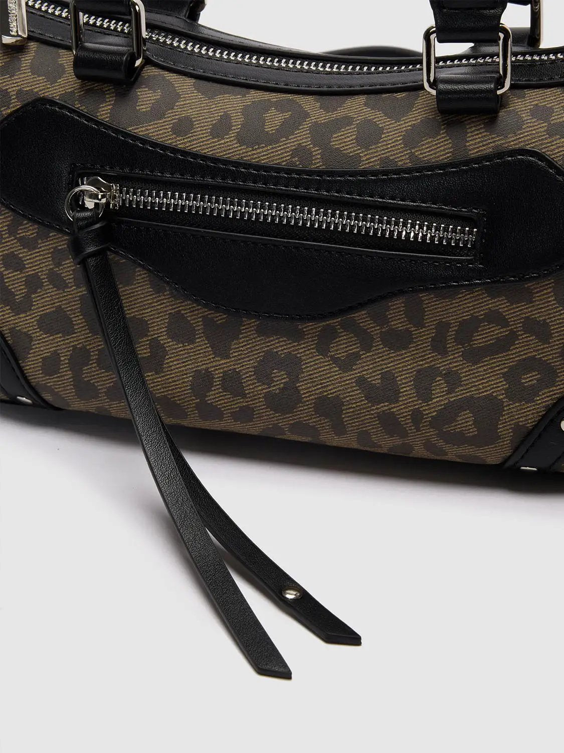 Leopard print Print Shoulder Bag With Crossbody Strap