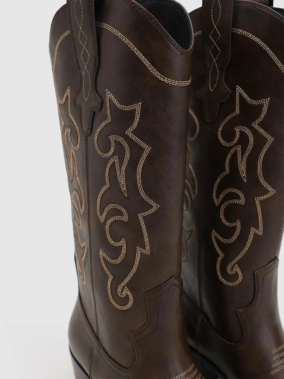 Embroidered Pointed Toe Western Boots