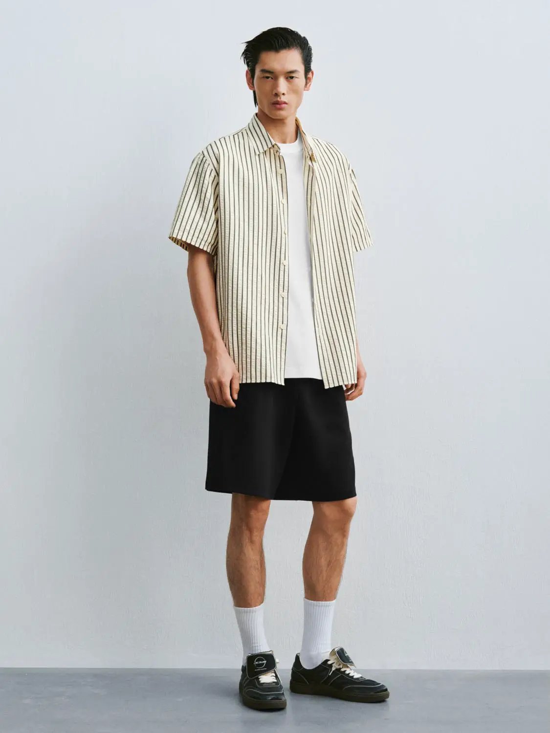 Loose Fit Drawstring Waist Solid Knee Length Casual Shorts