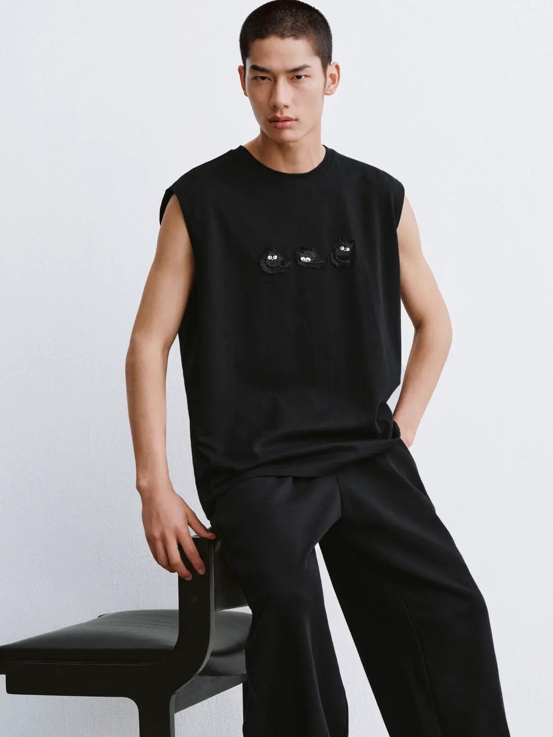 Round Neck Embroidery Cotton Loose Fit Sleeveless Tank Top