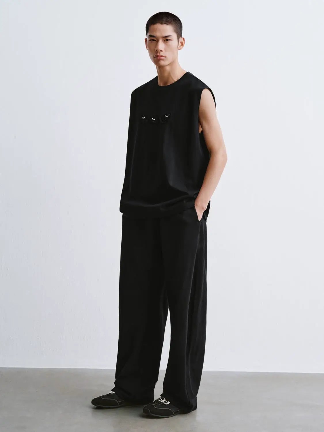 Round Neck Embroidery Cotton Loose Fit Sleeveless Tank Top