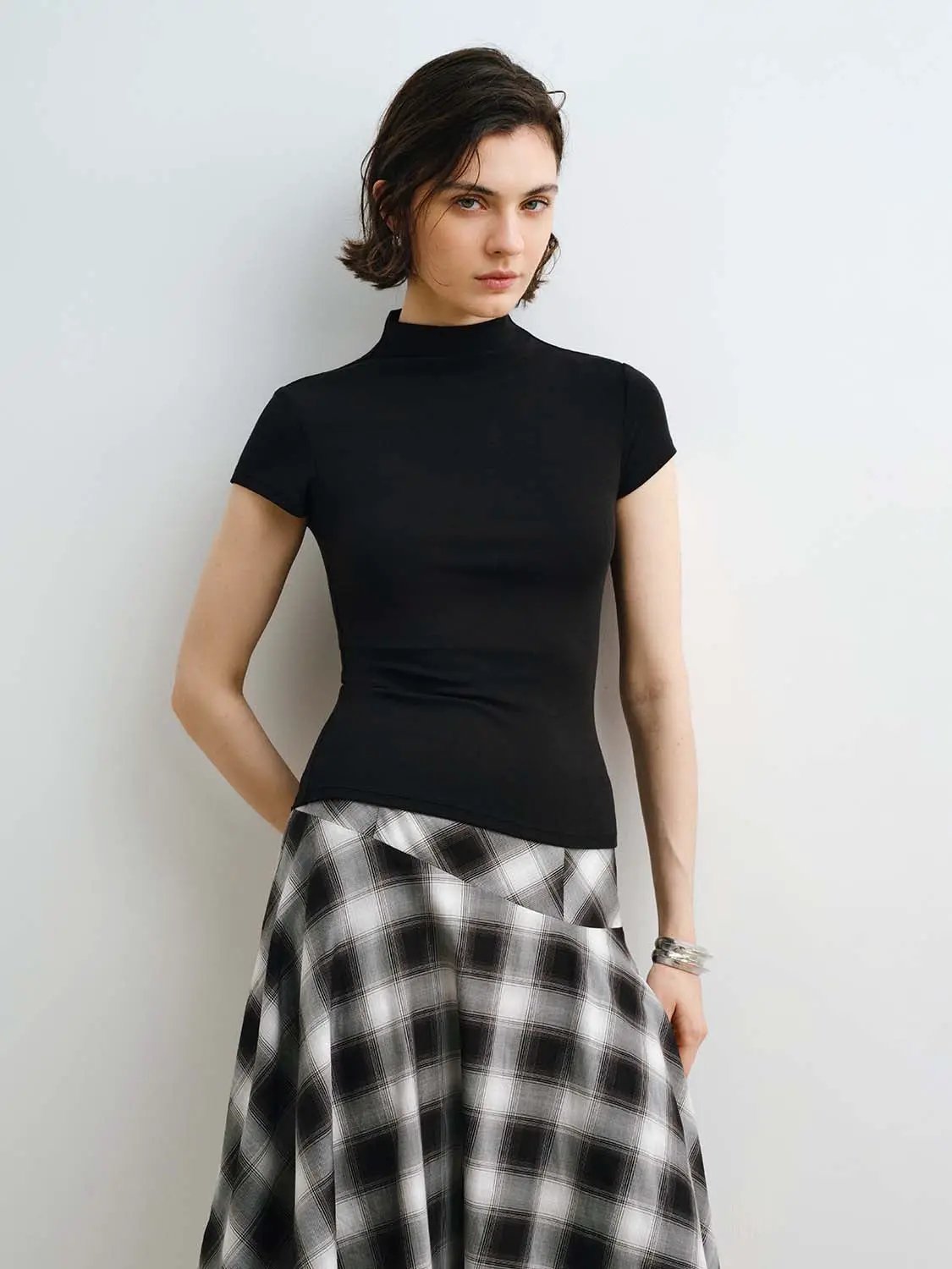 Mock Neck Short Sleeve Seamed Fitted Knit Top