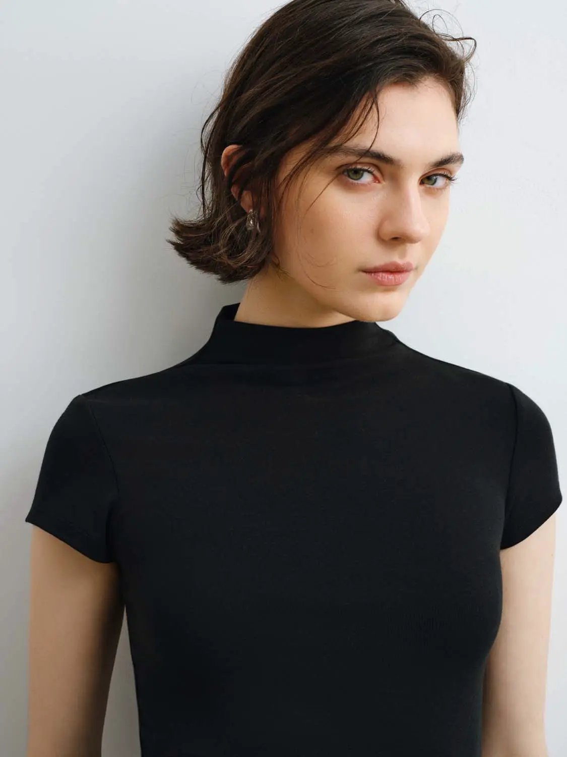 Mock Neck Short Sleeve Seamed Fitted Knit Top
