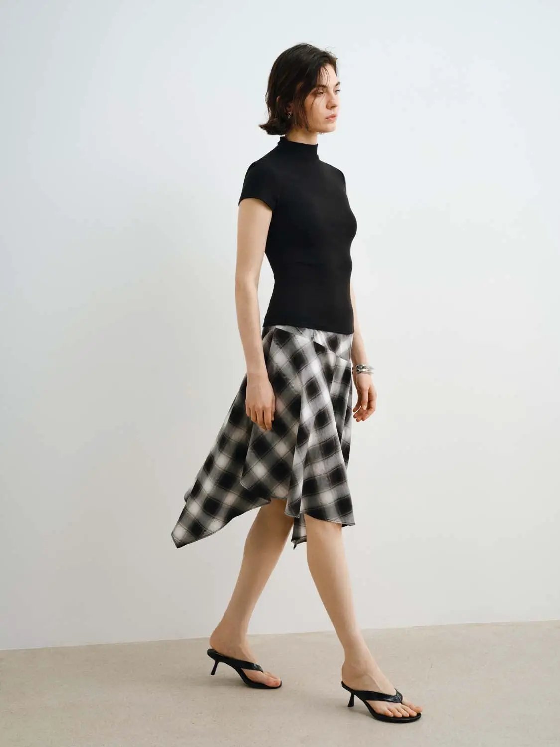 Mock Neck Short Sleeve Seamed Fitted Knit Top