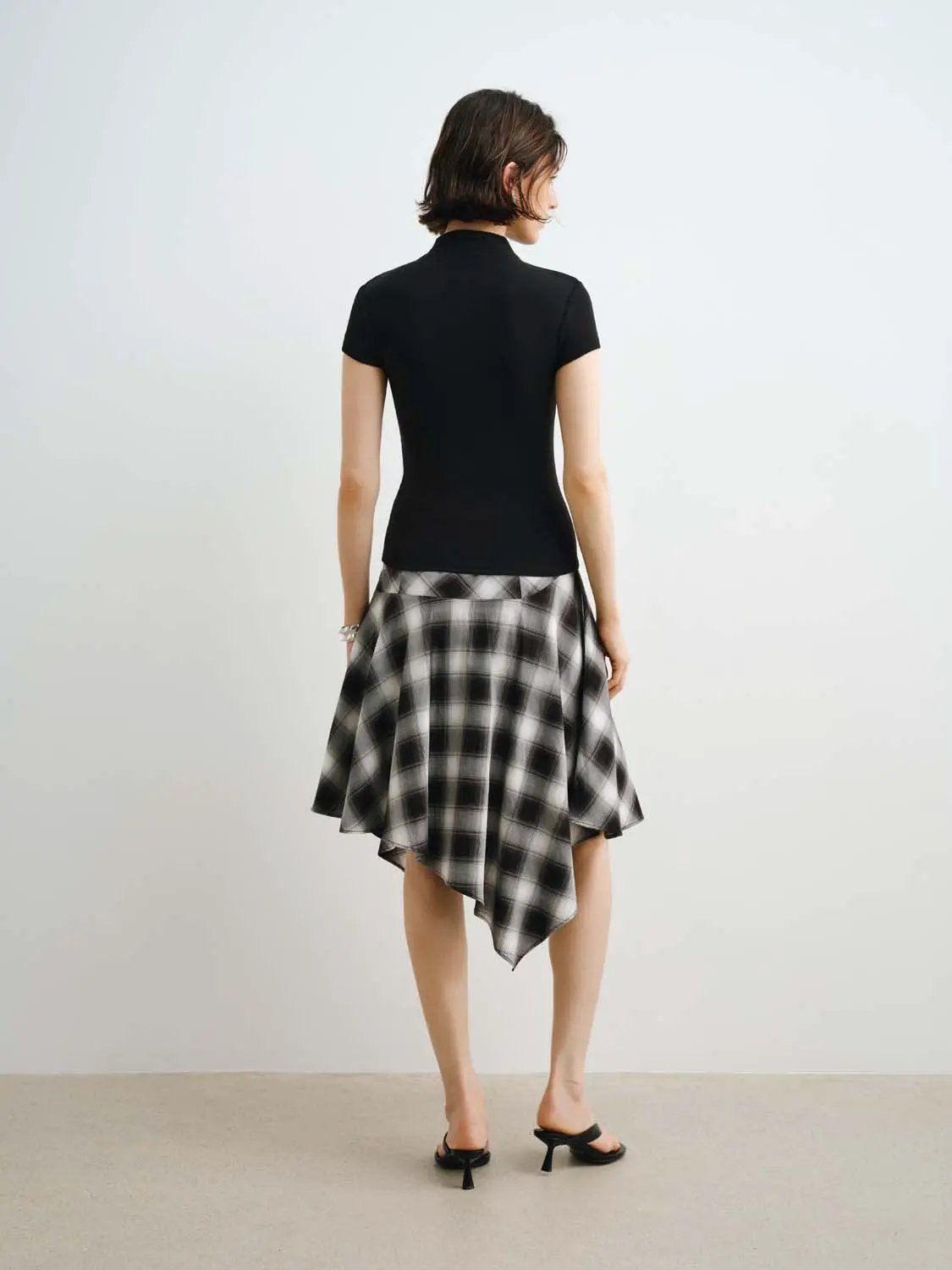 Mock Neck Short Sleeve Seamed Fitted Knit Top